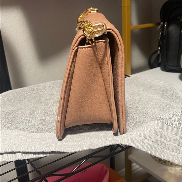 NWT VEGAN Crossbody Bag with Removal, Adjustable Strap. TAUPE - Picture 2 of 9